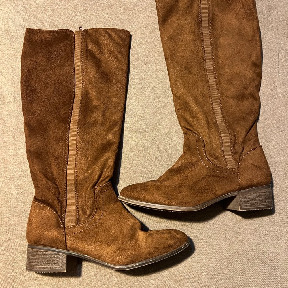 Time & Tru Brown Suede Knee-High Heeled Boots .Hot style!Trending! Co@chelaVibes